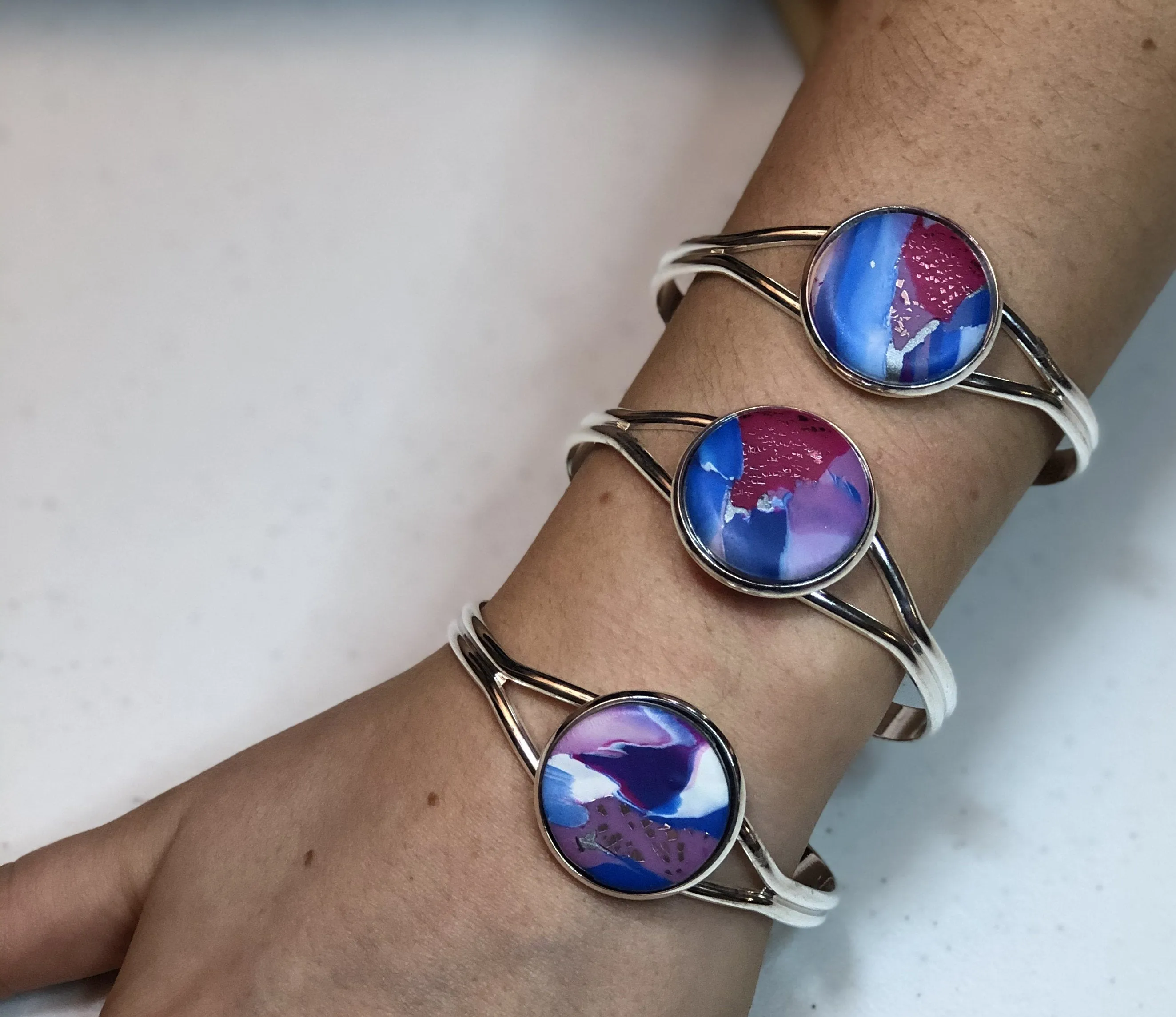 25mm Round Focal Bangle - Blue