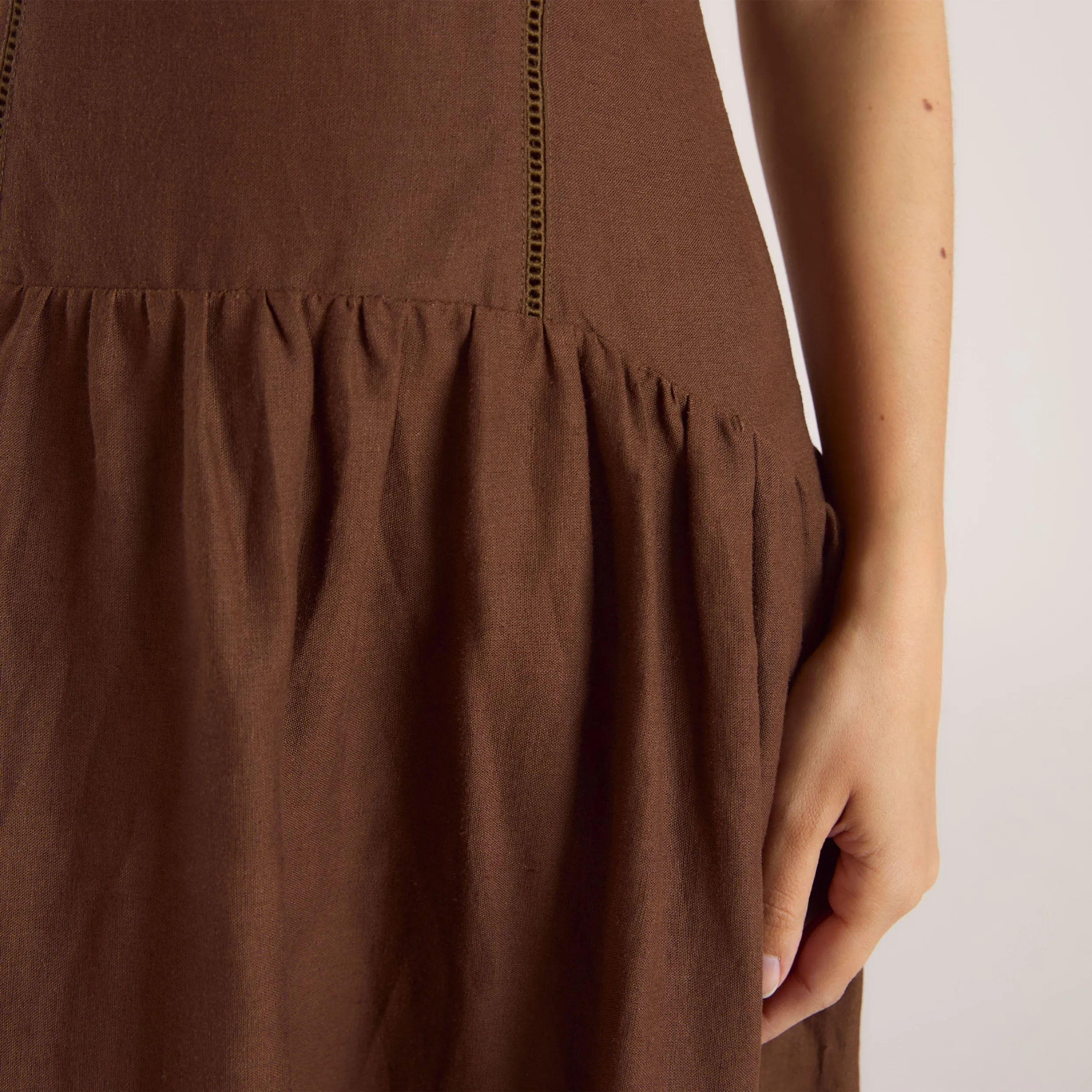 Maxikleid aus Leinenmischung mit Tiefem Bund - Schokolade